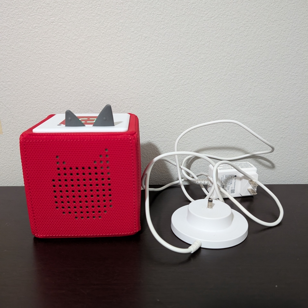 Red Toniebox + Charger
